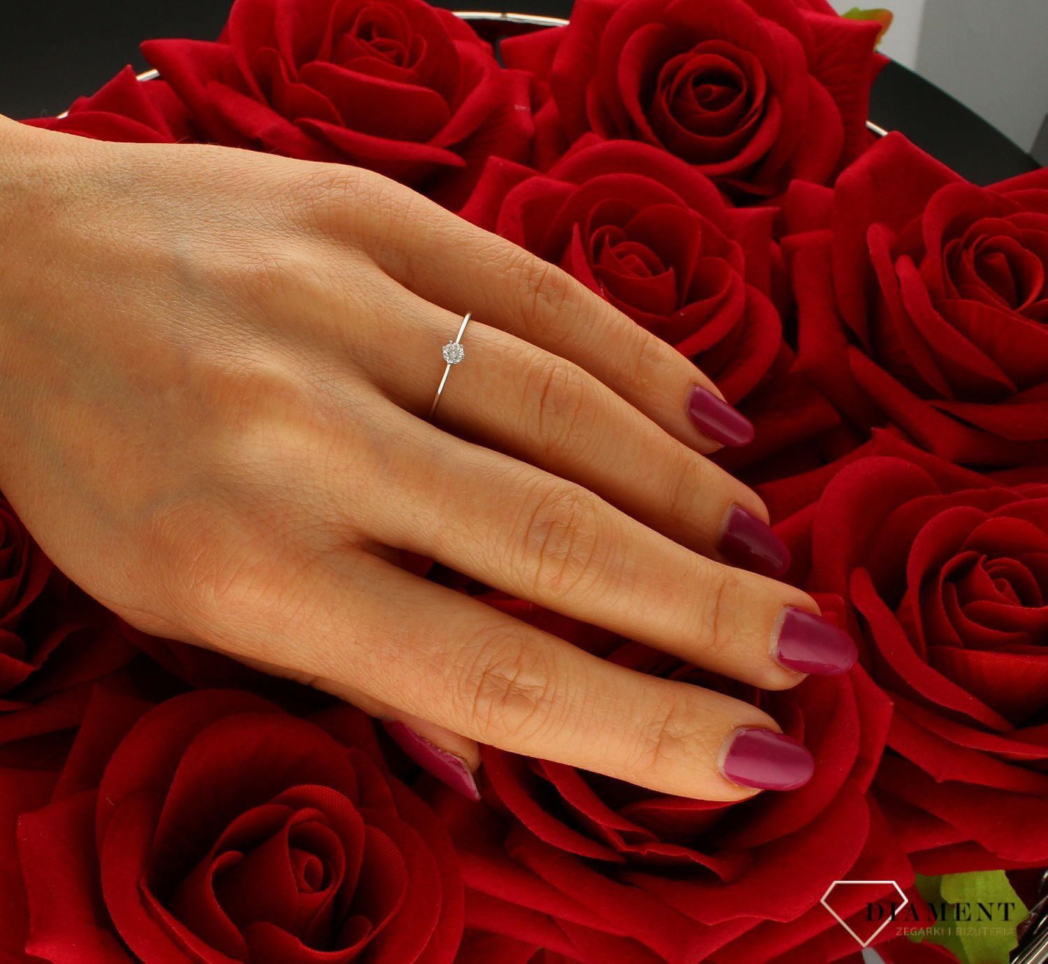 Pierścionek złoty DIAMENT 585, Białe złoto, diament Jedyny, diamenty wykonany ze złota próby 585. Pierścionki zaręczynowe z białego złota. Pfdścionek z diamentem wielkości 0,10 ct, barwie H oraz czystości SI. Waga 1,02 gram.jpg